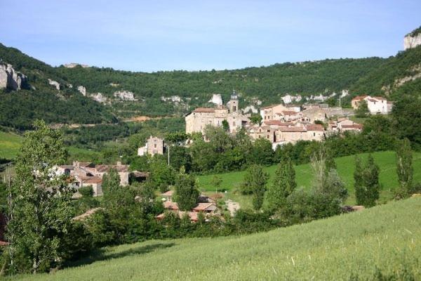 Gite Le Jaya Saint-Georges-de-Luzencon ภายนอก รูปภาพ