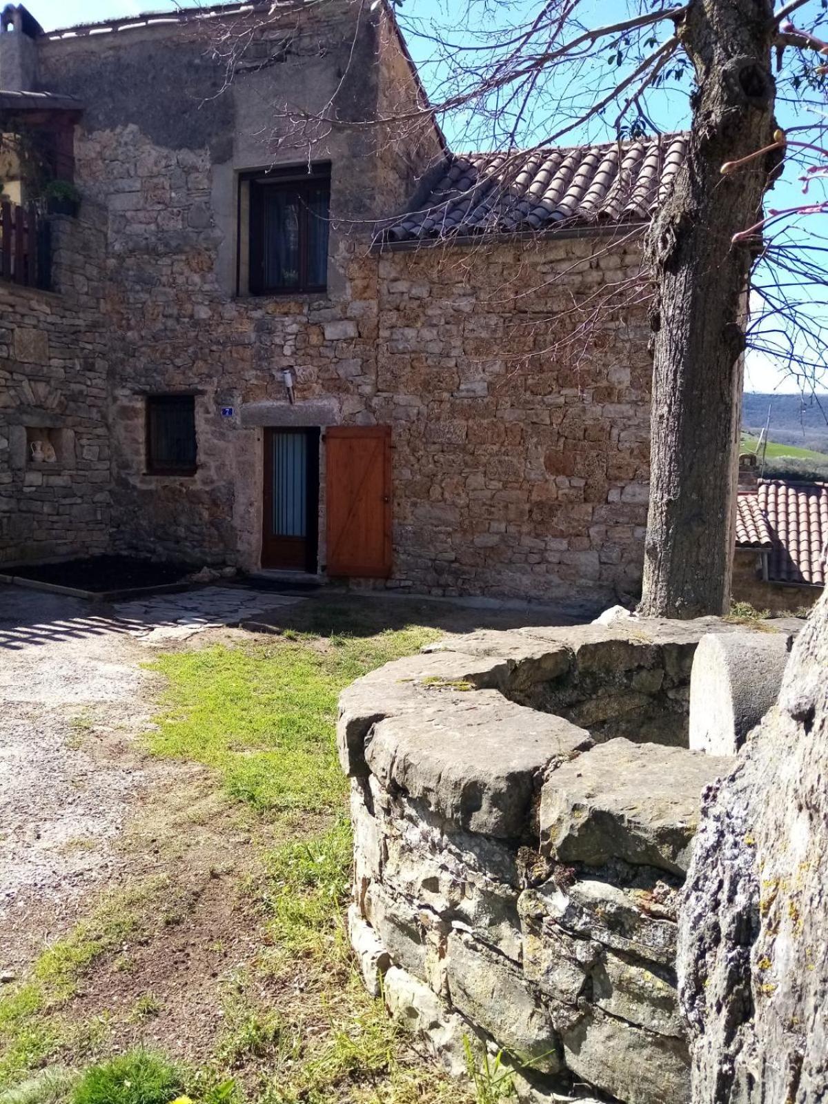 Gite Le Jaya Saint-Georges-de-Luzencon ภายนอก รูปภาพ